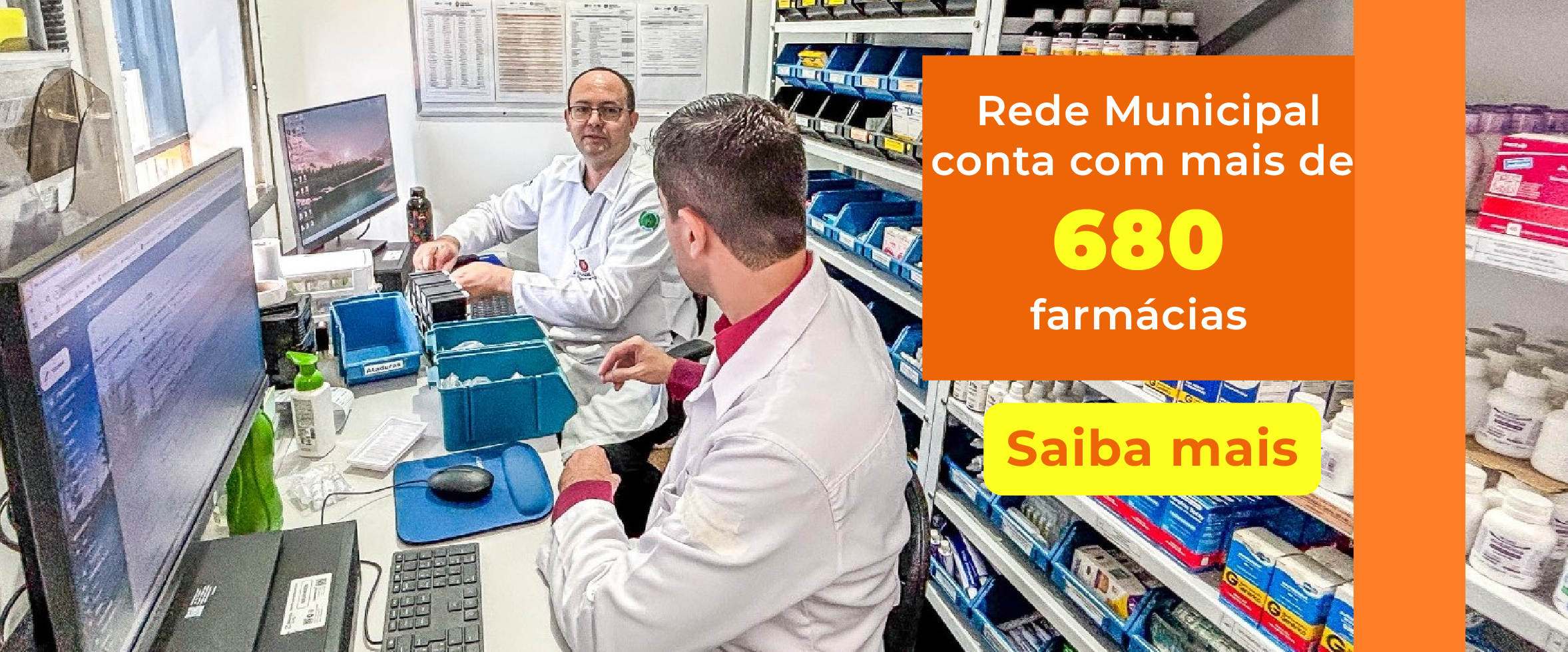 A imagem mostra dois homens usando um jaleco, em um ambiente com caixas de remédios. Ao lado direito, há um texto 
