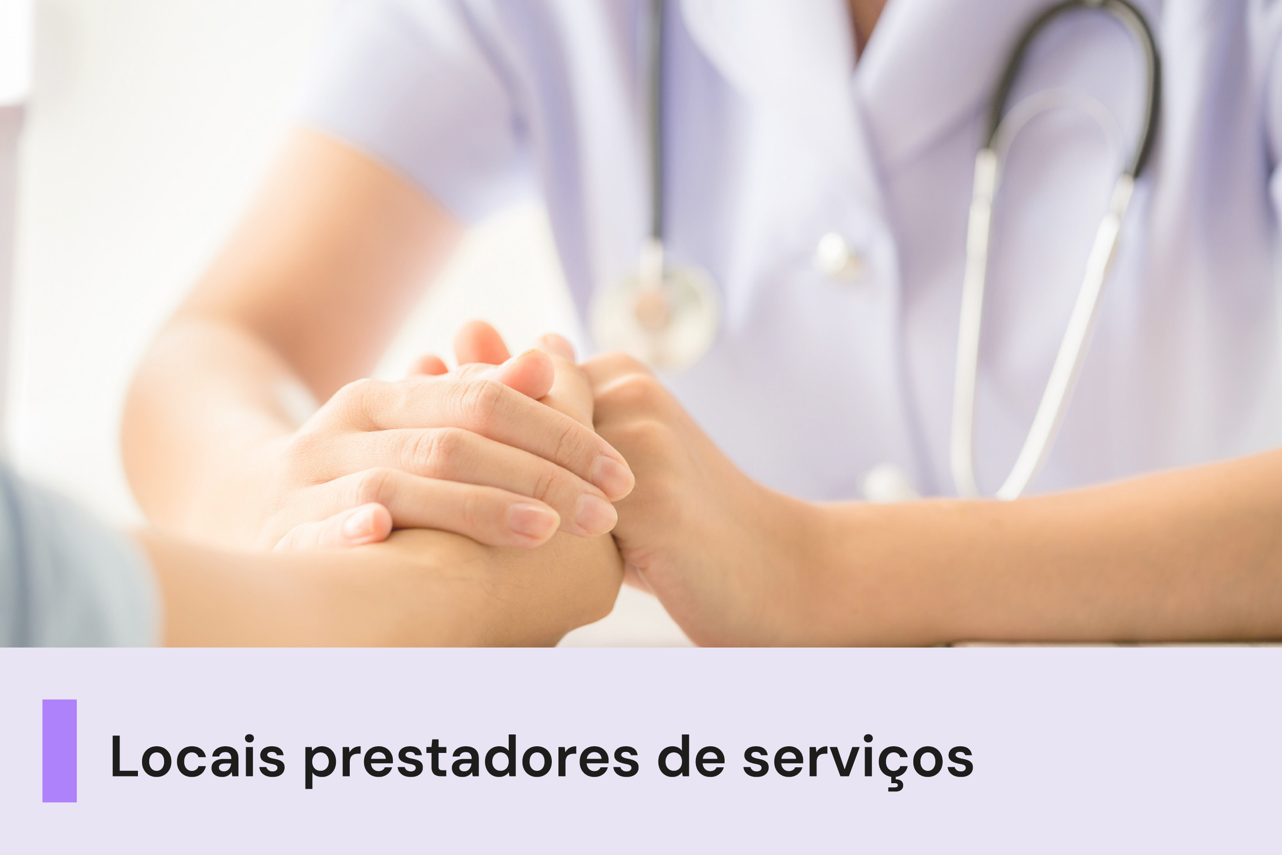 A imagem mostra um profissional da saúde em um ambiente hospitalar segurando a mão de um paciente, abaixo uma faixa com o texto 