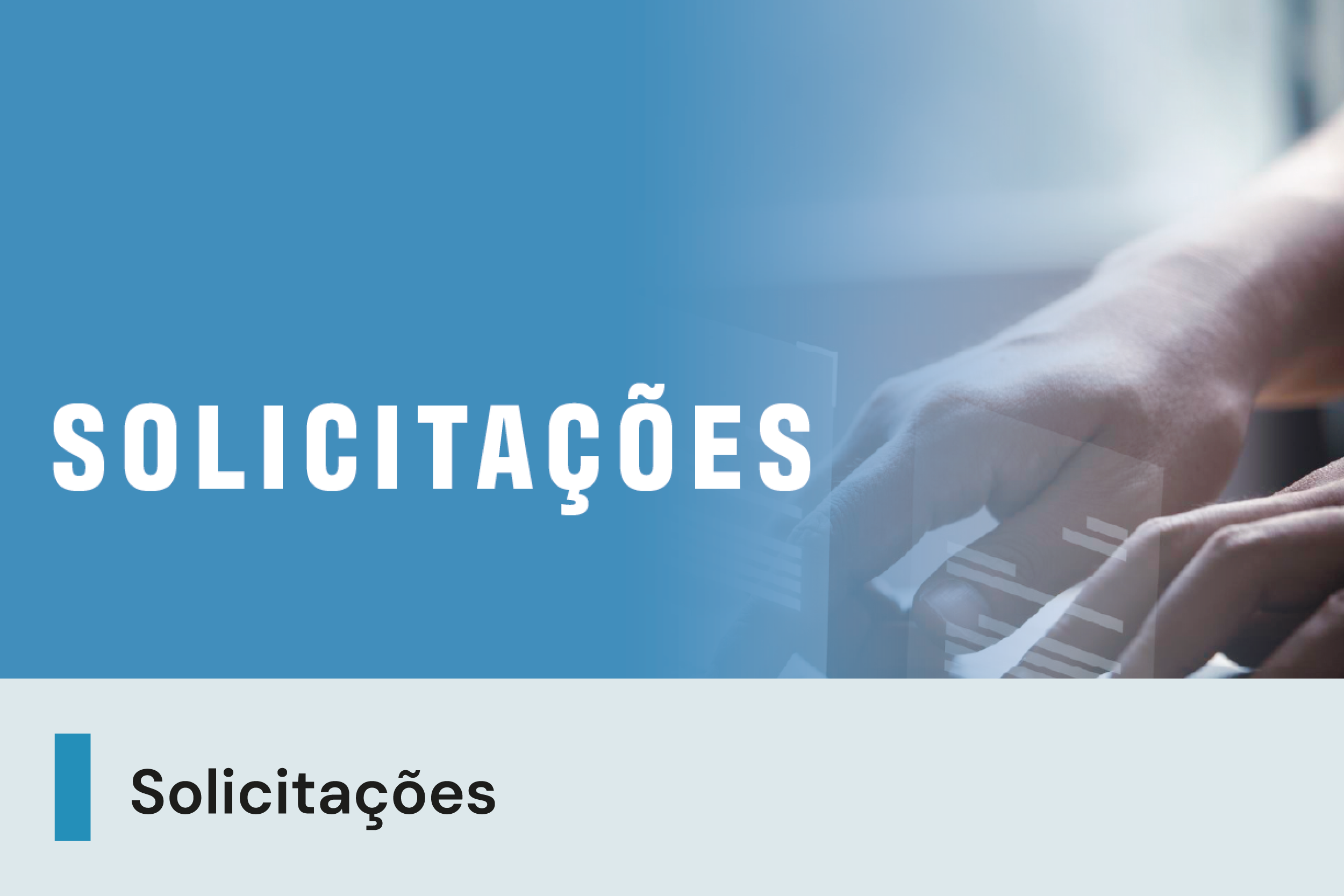 A imagem possui um fundo azul à esquerda e à direita duas mãos e ilustrações de formulários ao redor. Abaixo, uma faixa com o texto 