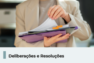 A imagem mostra uma pessoa segurando pastas com documentos, abaixo uma faixa com o texto 